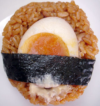 とんこつラーメン御飯と煮玉子おむすび