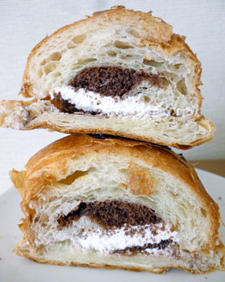 ココアケーキクロワッサンサンド<ホイップクリーム>