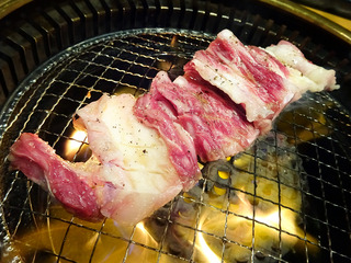 「焼肉マル」