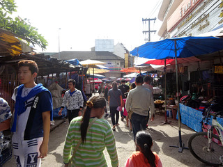 「Waroros Market」