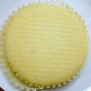 スプーンで食べるチーズ風味蒸しケーキ