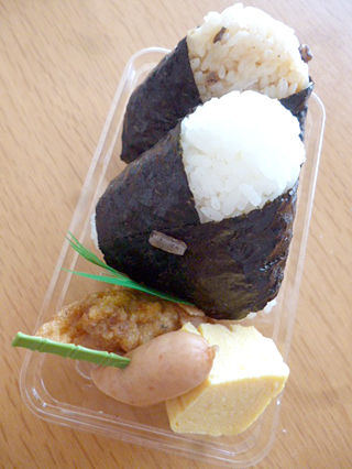 関西の味!おむすびふたつとおかず