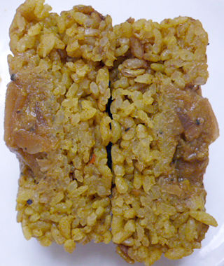 得正カレーおにぎり(福神漬け入り)