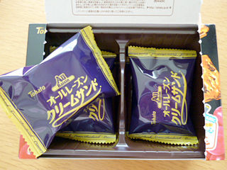 オールレーズンクリームサンド