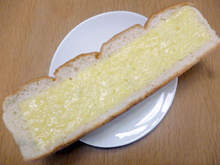 大きなはちみつレモンクリームパン