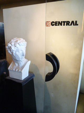 「CENTRAL」
