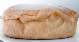 レアチーズ風味クリーム&ホイップパン