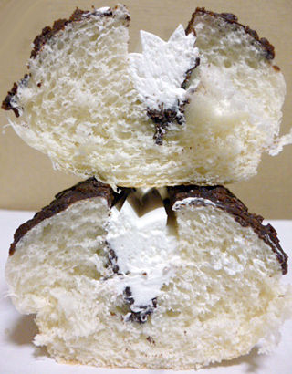 クランチチョコロール<濃厚ミルクホイップ>