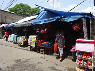 「Waroros Market」