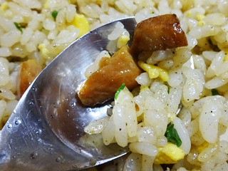 焦がしにんにくのマー油と葱油が香るザ★チャーハン