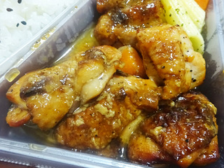 香ばし醤油のガーリックチキン弁当