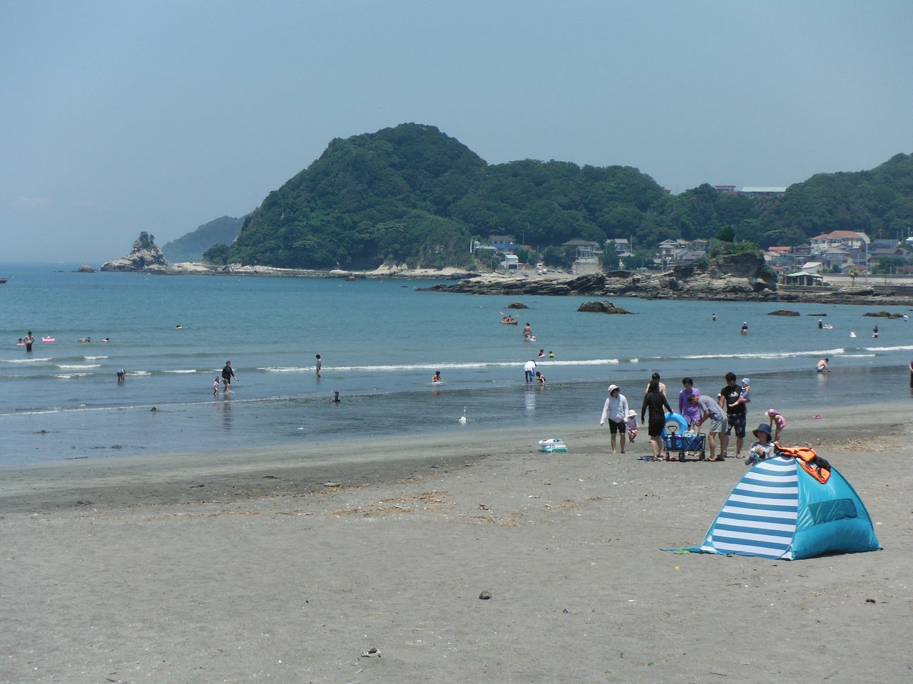 富浦海岸の夏の風景 祭りの神輿と海水浴が交錯する Tomiura414のblog ソロ登山家フム君の海と山の別荘日記 富浦海岸の夏の風景 祭りの神輿と海水浴が交錯する Tomiura414のblog ソロ登山家フム君の海と山の別荘日記