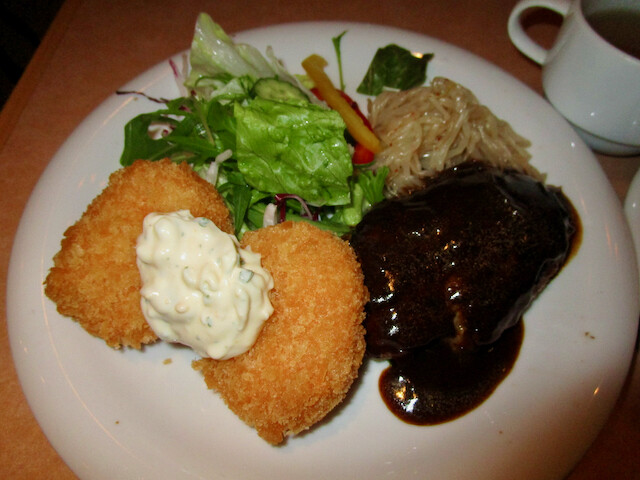 新宿 バンビ 和牛ハンバーグ＆カニクリームコロッケ : Tommyのきままな