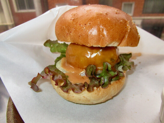 新宿3丁目 ブレスカフェ グリルチェダーチーズバーガー From Ny Tommyのきままなグルメランチ日記