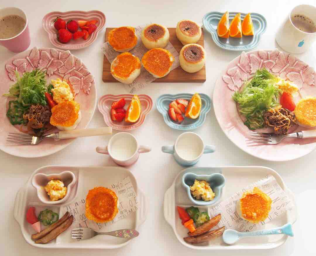 チーズパンとあんぱんで朝ごはん Vision