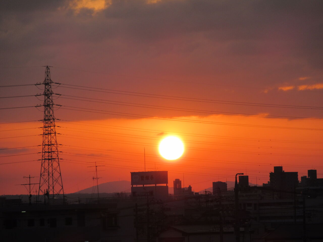 厳かな日の出との華やかな神前 これが新年 わが縄張り ブラリ散策 厳かな日の出との華やかな神前 これが新年 わが縄張り ブラリ散策