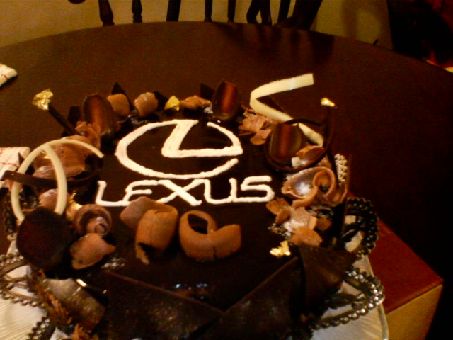 レクサスオーナー記念ケーキ 毎日が楽しい 不思議と人生がよくなるよ