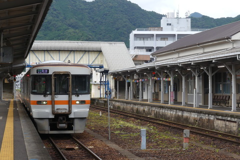 P1570877