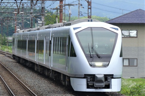 P1570553