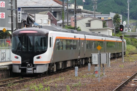 P1570875
