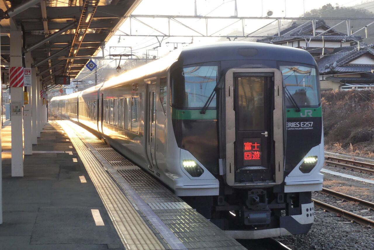 E257系5500番台　富士回遊 E257系 特急 富士回遊 運転（2025年7月1日） - 鉄道コム