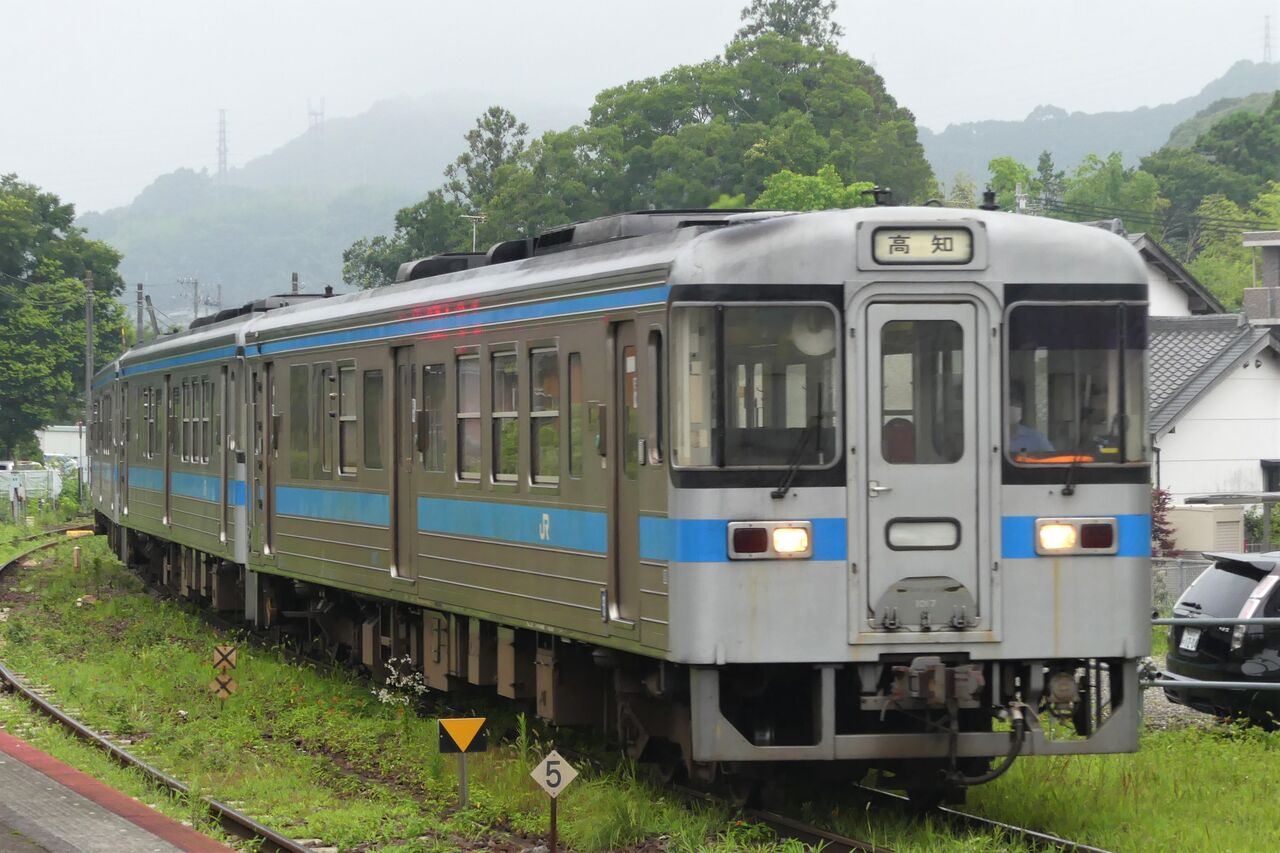 JR四国 土讃線 撮影記・その21（朝倉駅） : TOMODACHIYA