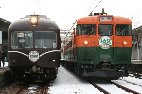 043