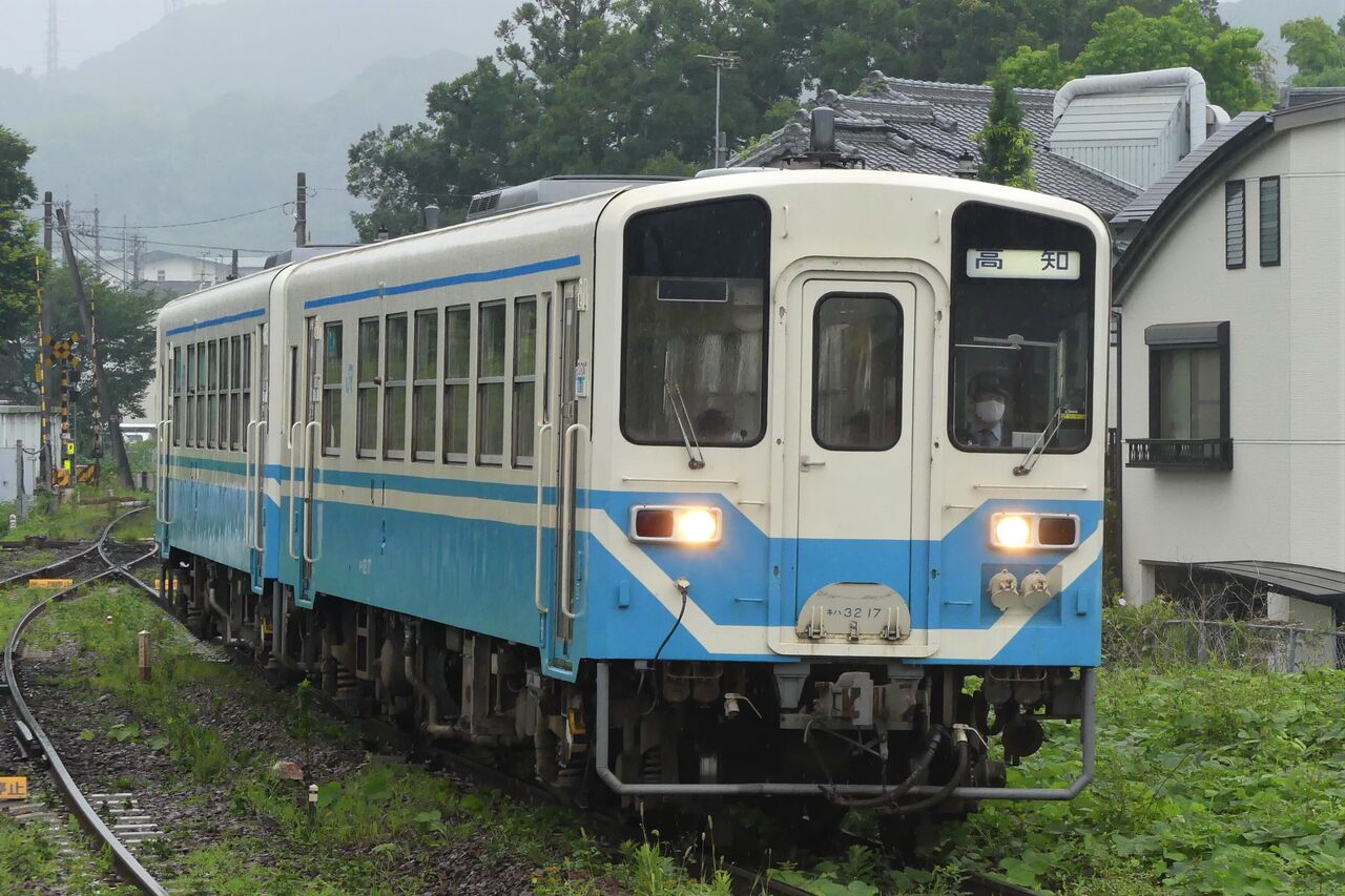 JR四国 土讃線 撮影記・その21（朝倉駅） : TOMODACHIYA