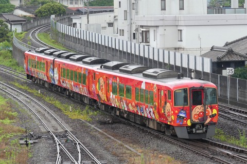 後免駅を発車する特急［南風６号］