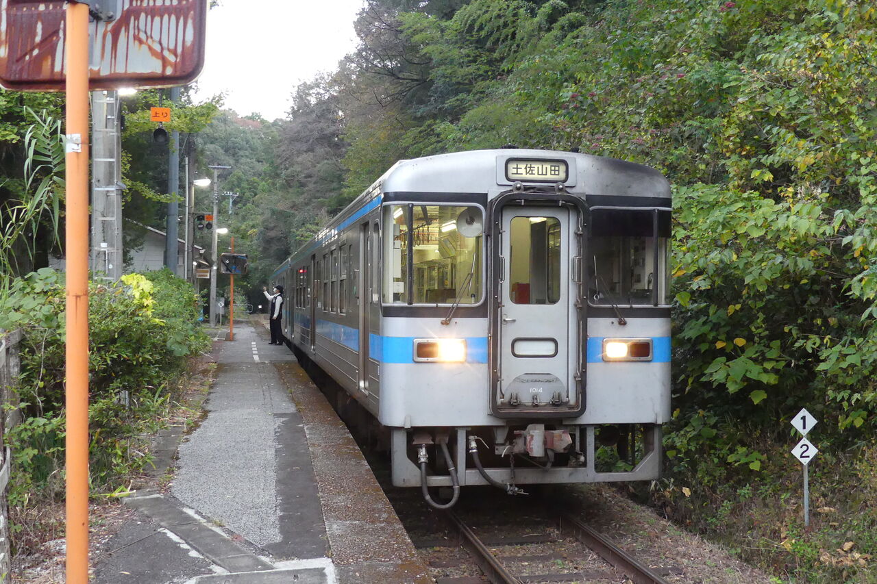 鉄道　ワンマン 東武日光線 20400型24434先頭の東武宇都宮行きワンマン列車 写真