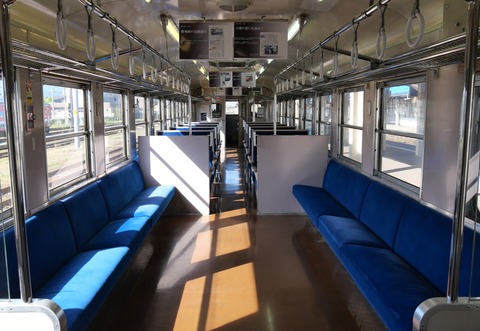 えちごトキめき鉄道クハ455-701の車内