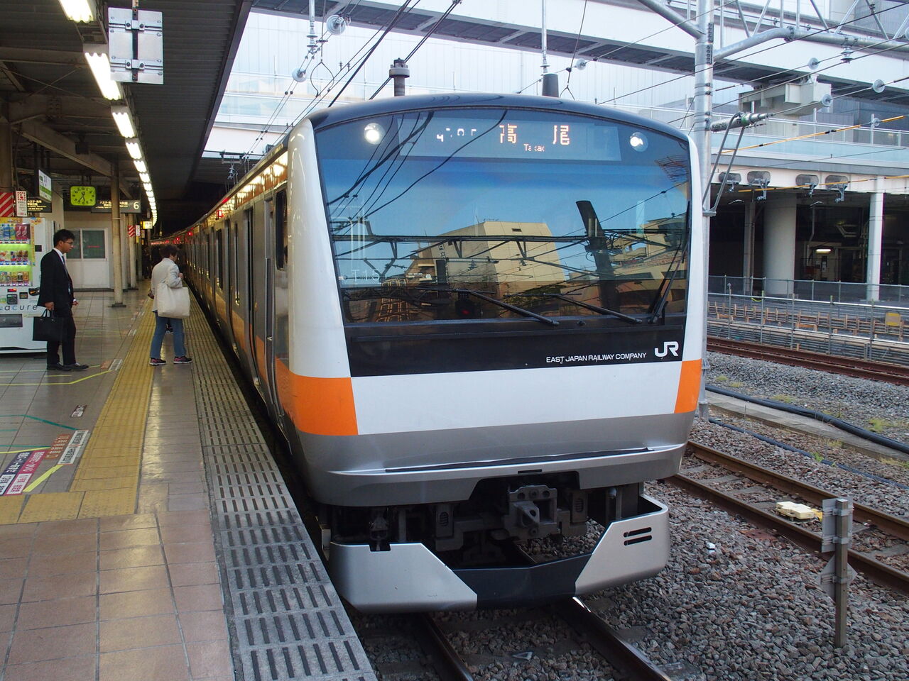 富士急行 2点 富士急行 特急2002号編成 復刻塗装 運転（2013年11月30日～） - 鉄道コム