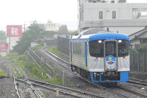 後免駅に到着する5861D