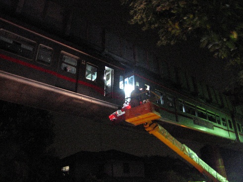 湘南モノレールがまた接触事故 クレーン車と ともこ のゆったりまったり