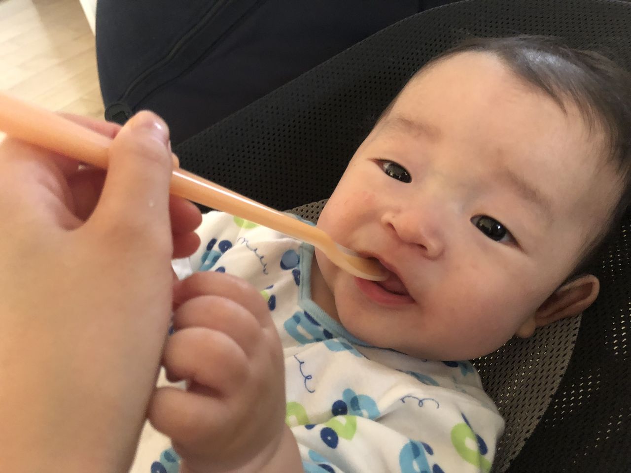 離乳食スタート準備 スプーン練習と水分補給 保育園で働いていた管理栄養士藤原朋未がお届けする ママ楽ごはん