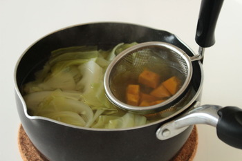 野菜だしで作る洋風ビタミンスープ (3)