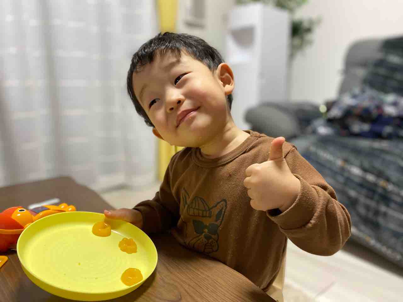 手作りグミレシピ2種 グミが好きすぎる子どものために作ってみた 保育園で働いていた管理栄養士藤原朋未がお届けする ママ楽ごはん 手作りグミレシピ2種 グミが好きすぎる子どものために作ってみた 保育園で働いていた管理栄養士藤原朋未がお届けする ママ楽ごはん
