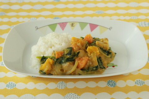 ルウなしでヘルシー!かぼちゃとほうれん草カレー (15)