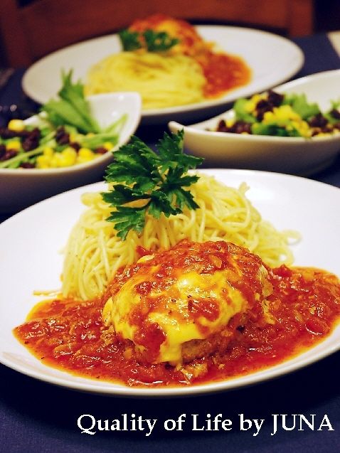 ハンバーグステーキトマトソース煮込み　パスタ添え