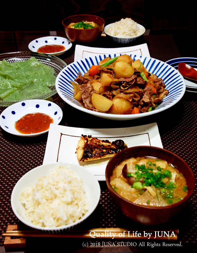 肉じゃがなどの和ごはんと水素ボールと今日のおべんと