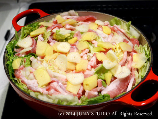 白菜と豚肉のこくまろ鍋の季節です。