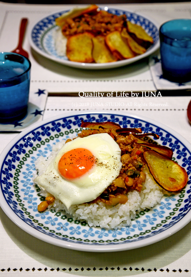 【レシピ】一皿で栄養満点・鶏ひき肉＆大豆＆野菜のケチャップ炒めのせごはん