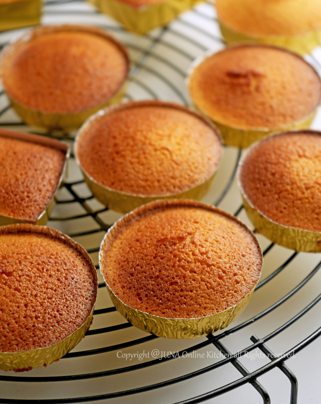 冷凍卵白の消費のためにフィナンシェをたくさん焼く