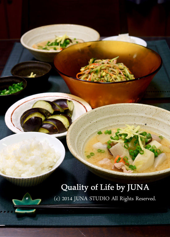 豚汁、野菜のぽん酢和えなど