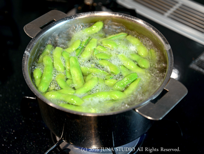枝豆の塩煮 今さらシリーズw】おいしい枝豆の塩茹での作り方 と チキンハンバーグ