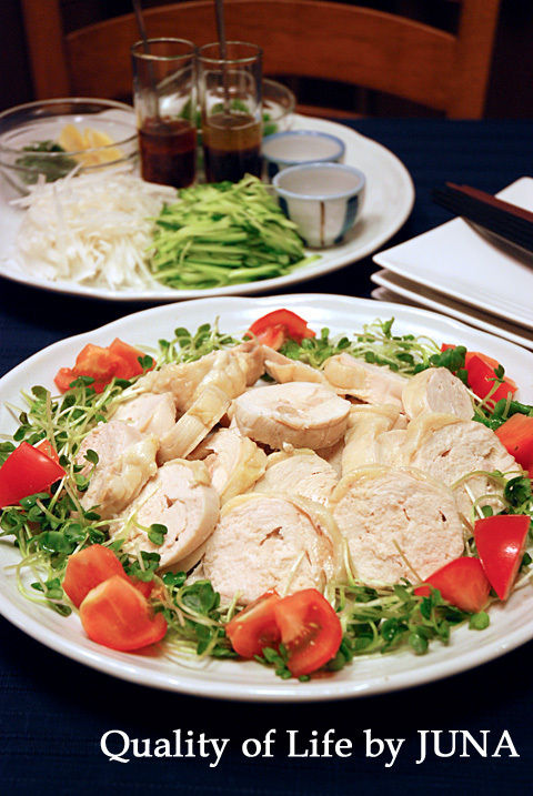 ムネ肉蒸しロールを野菜&タレで楽しもう!