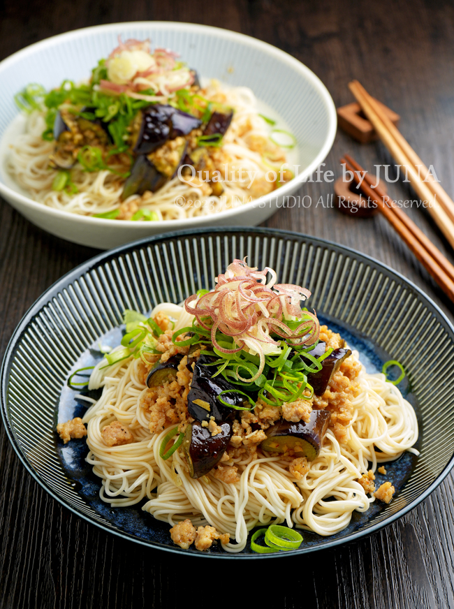 ぽん酢でさっぱり！なす＆ひき肉がけピリ辛そうめん／朝弁／トマトが赤くなってきた♪