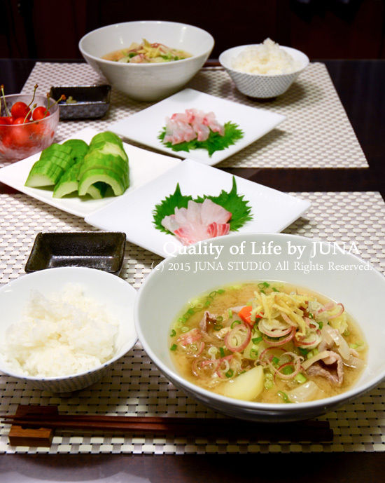 豚汁や鯛の刺身など