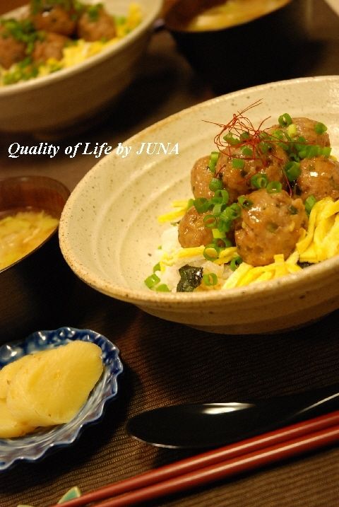 コロコロ肉団子のピリ辛和風どんぶり