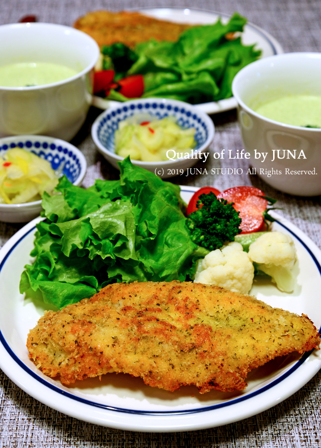 鶏むね肉の香草パン粉焼き（ドライセロリの葉使ったよ）＆ブロッコリーのポタージュ